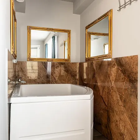 Romantic Jacuzzi Apartment